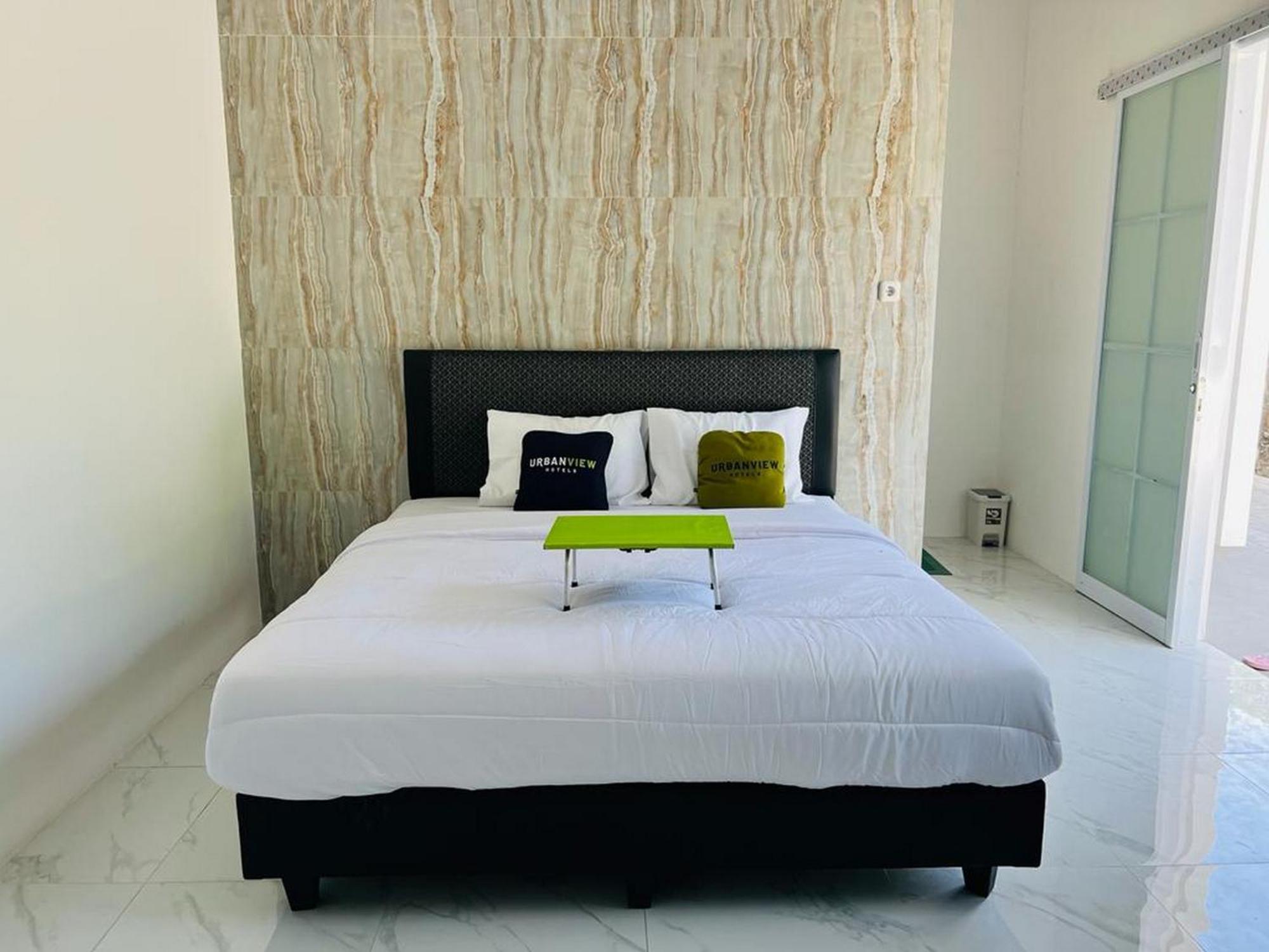 Urbanview Hotel Nimara Ngawi By Reddoorz Esterno foto