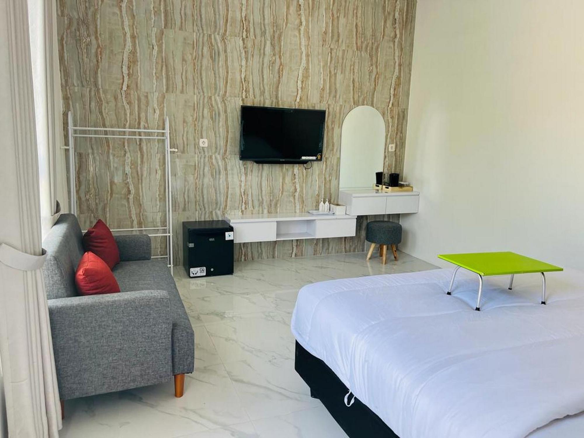 Urbanview Hotel Nimara Ngawi By Reddoorz Esterno foto
