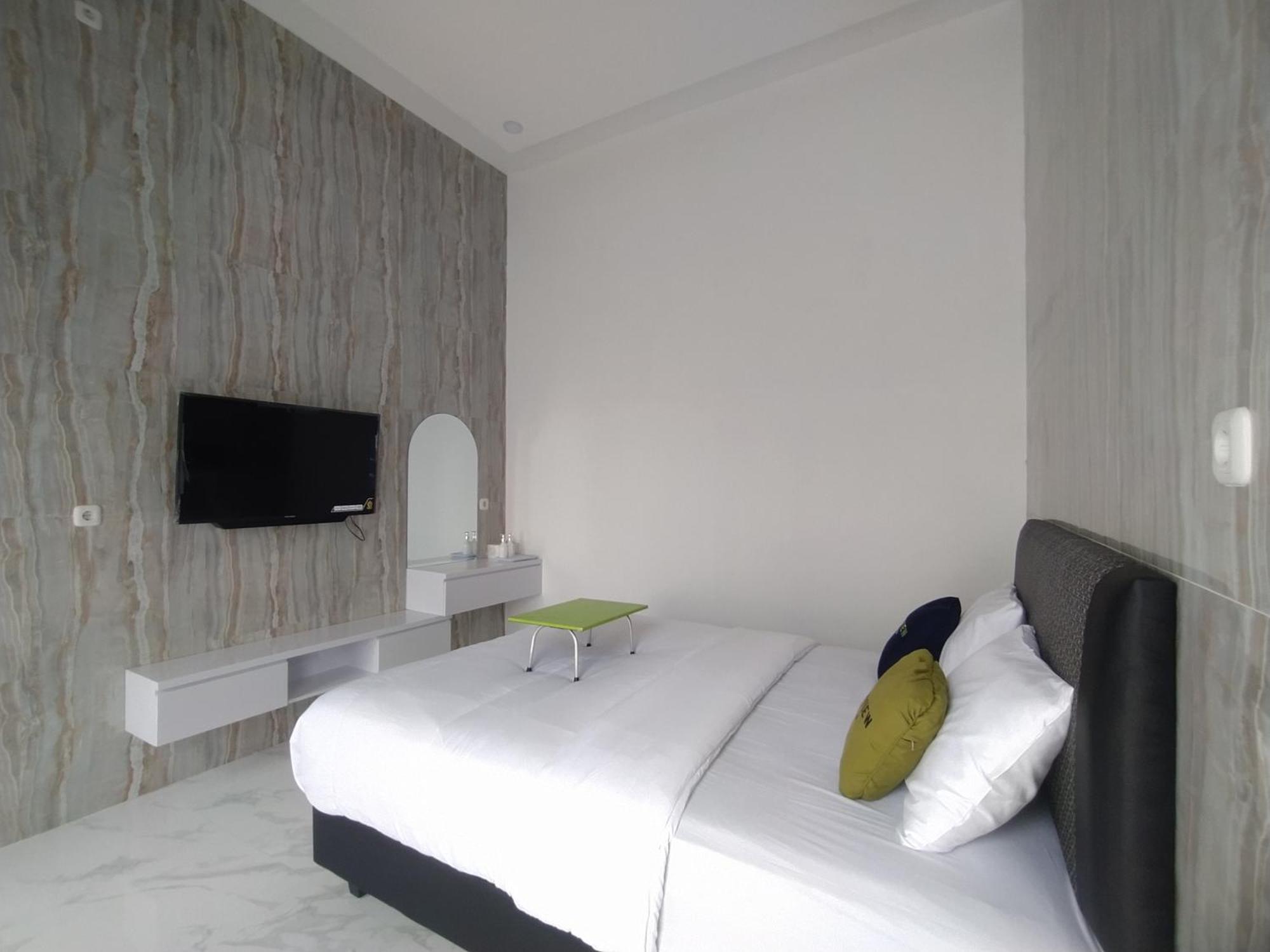 Urbanview Hotel Nimara Ngawi By Reddoorz Esterno foto