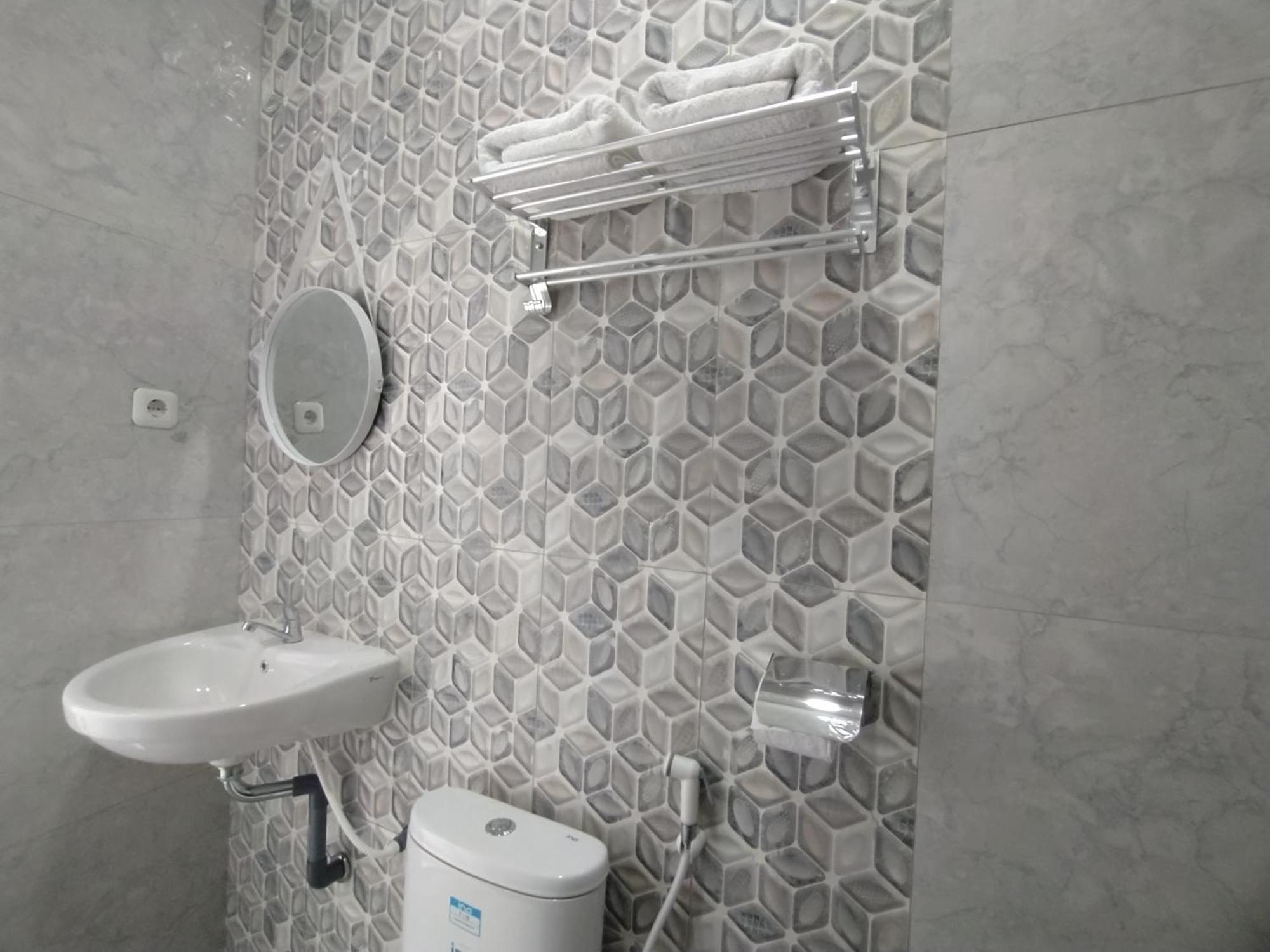 Urbanview Hotel Nimara Ngawi By Reddoorz Esterno foto